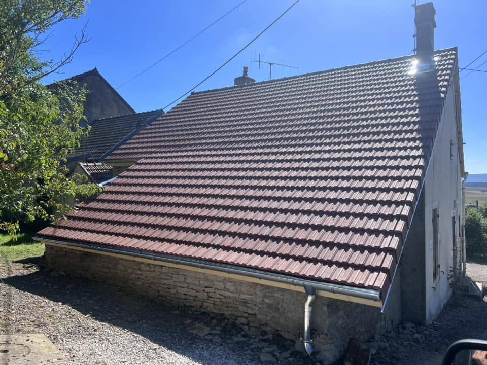 Rénovation de toiture et charpente à Mâlain, par MS Couverture Zinguerie, vue 1 sur 8