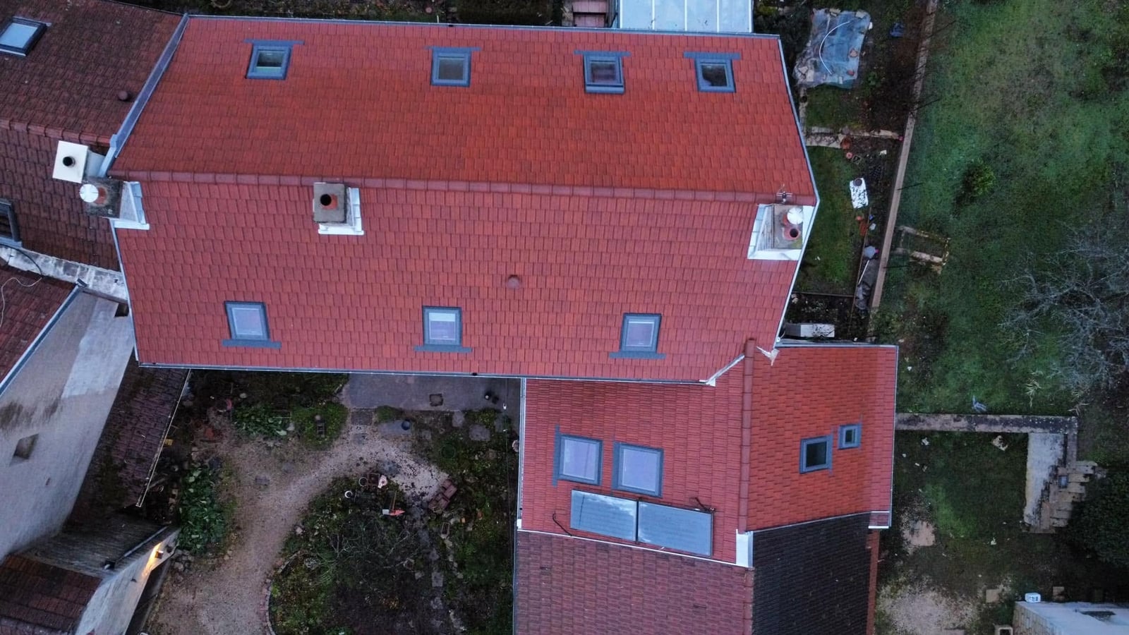 Rénovation et isolation de toiture à Corcelles-les-Monts, par MS Couverture Zinguerie, vue 1 sur 6