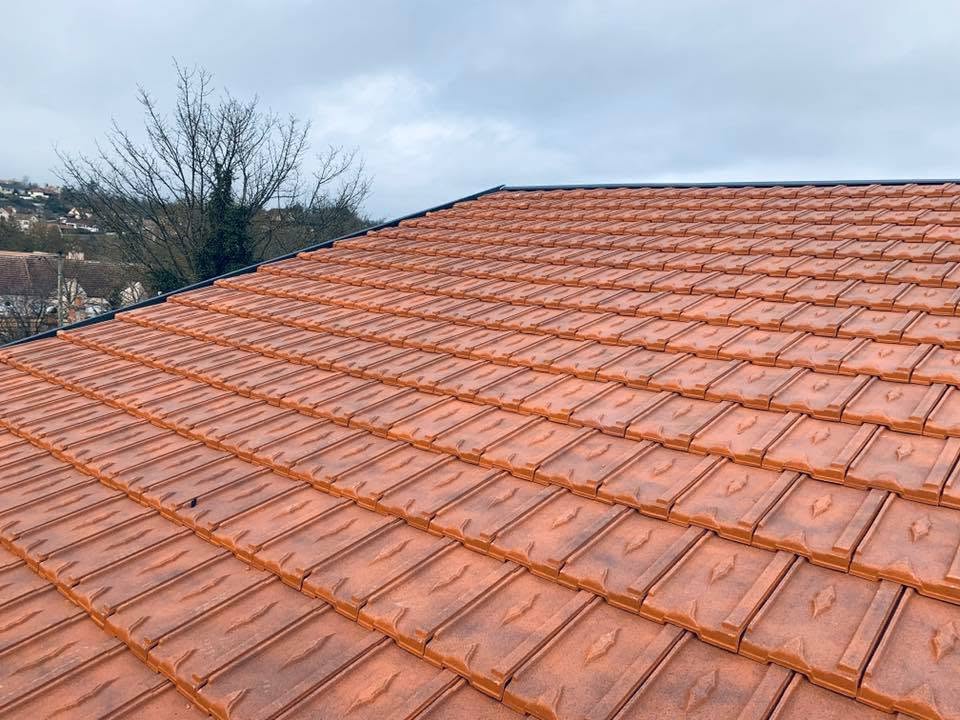 Tuile Montchanin losangée à Fleurey-sur-Ouche, par MS Couverture Zinguerie, vue 1 sur 6
