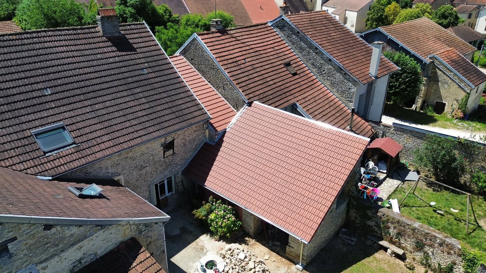 Rénovation de toiture en tuile Côte de Nuits à Fontenelle