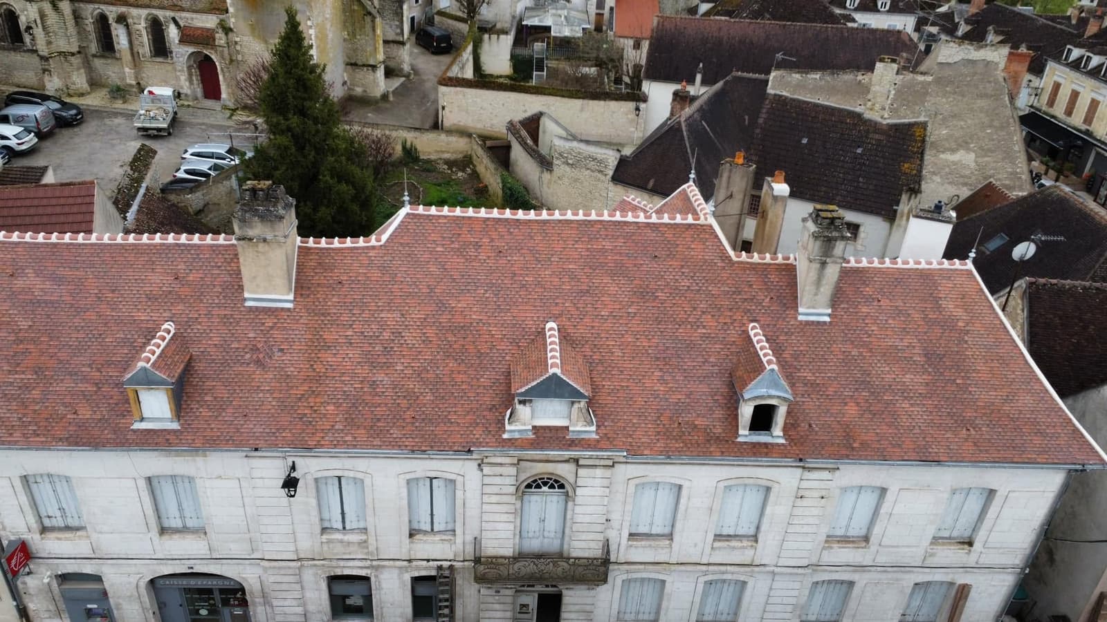 Toiture de la Caisse d’Épargne de Vermenton