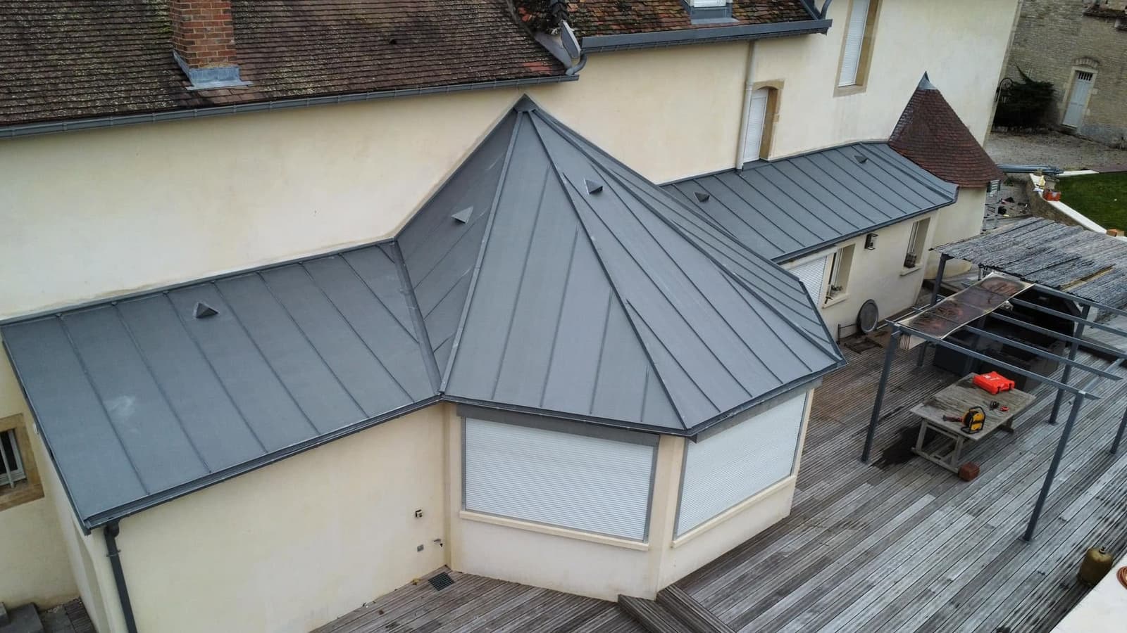 Toiture zinc joint debout quartz à Fleurey-sur-Ouche